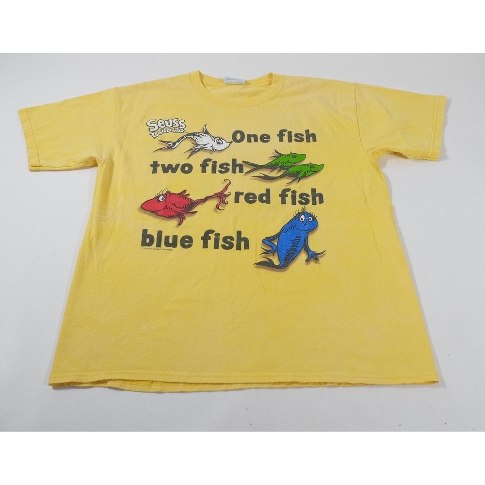 Universal Studios T-Shirt Men XL Yellow Seuss Landing One Fish Two Fish Graphic